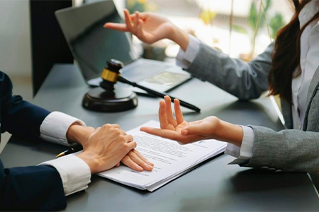 advogada em reunião